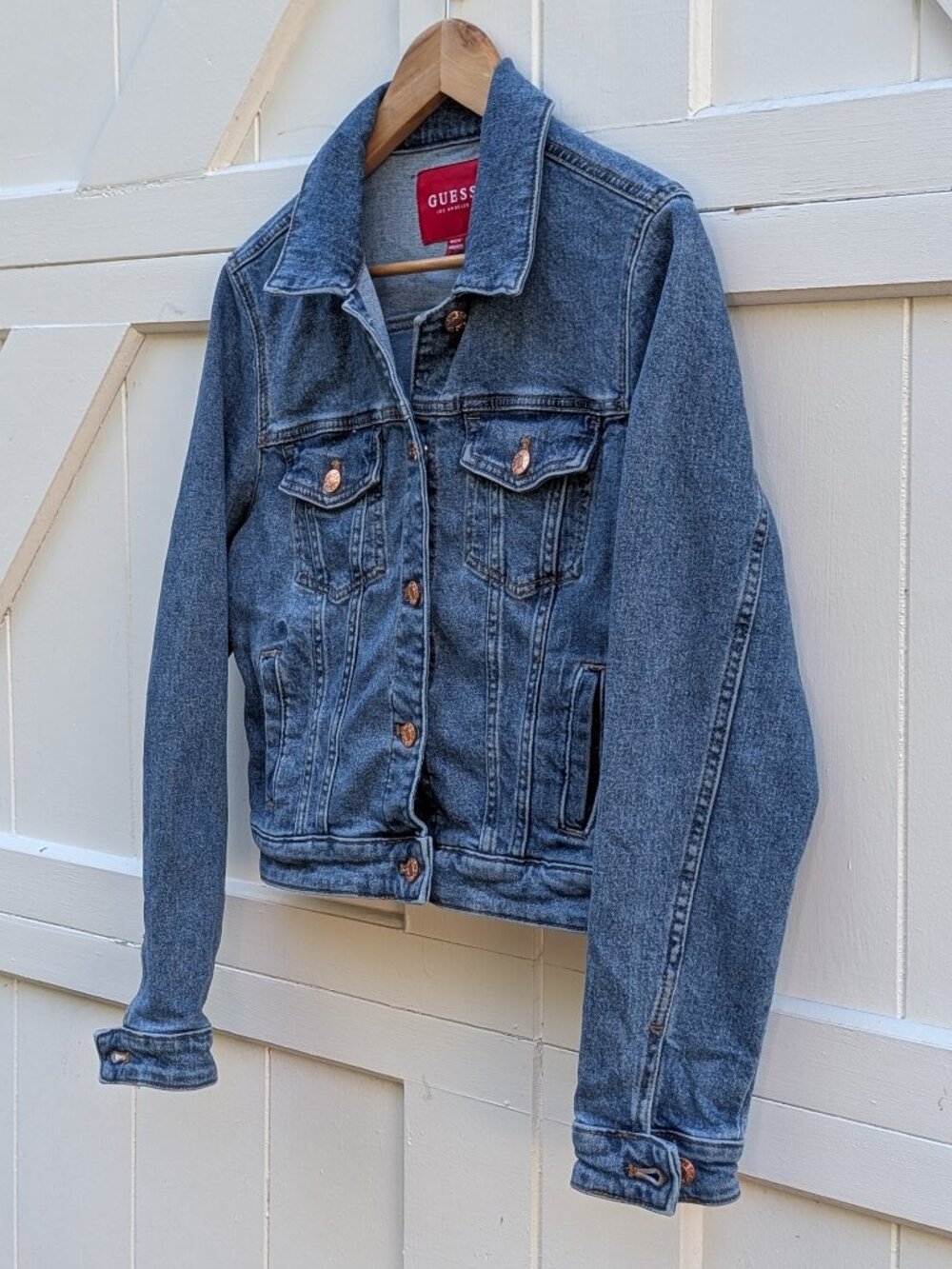 GUESS Los Angeles Classic Medium Wash Stretch Denim Trucker Jacket Small